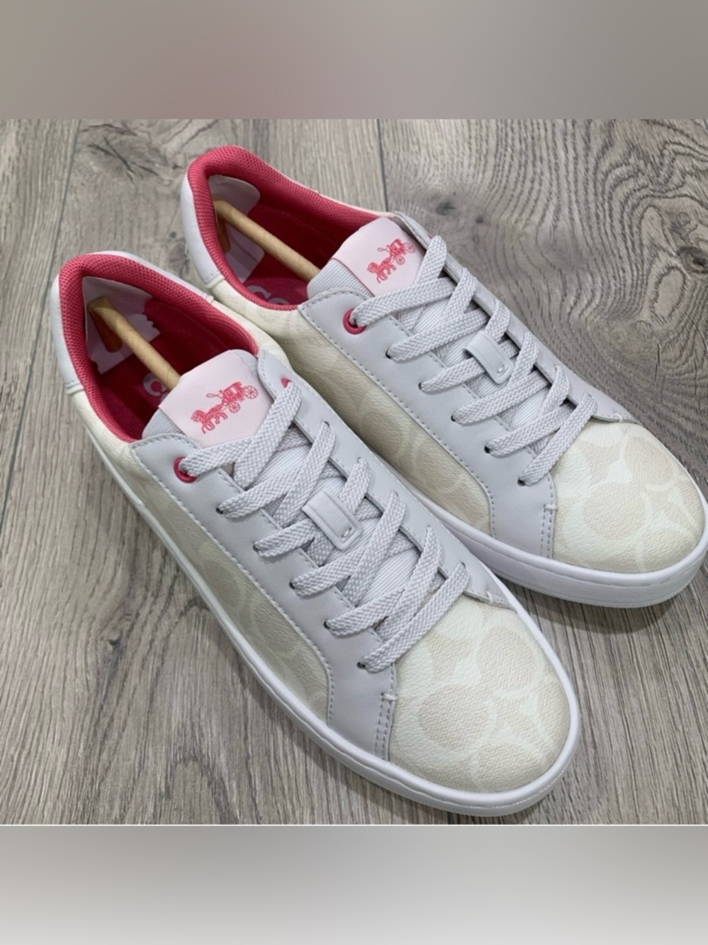 【Free Shipping】NIB Clip Low Top women‘s Sneaker In Signature Canvas size 6.5B